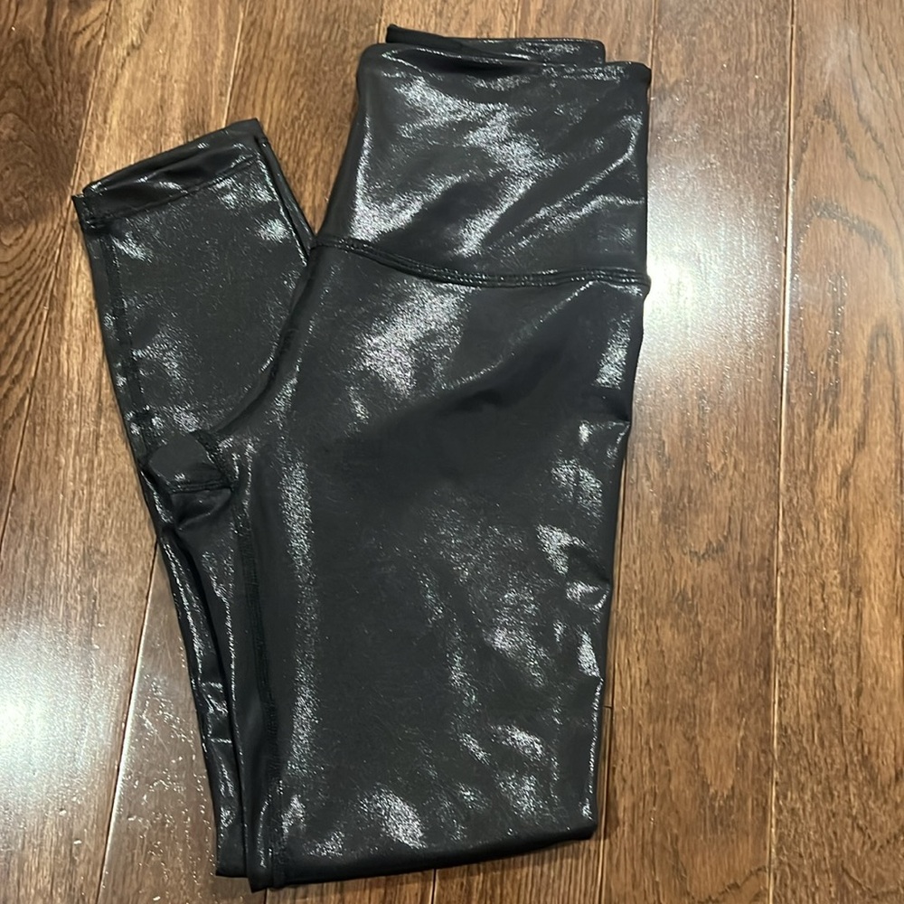 Beyond Yoga “leather liquid  look” shiny shimmer leggings-sz S